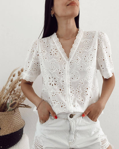 Elegantly Styled Blouse for Everyday Wear