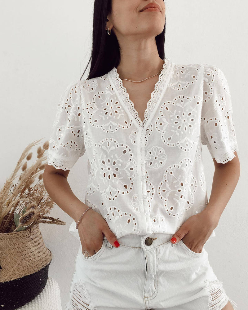 Elegantly Styled Blouse for Everyday Wear