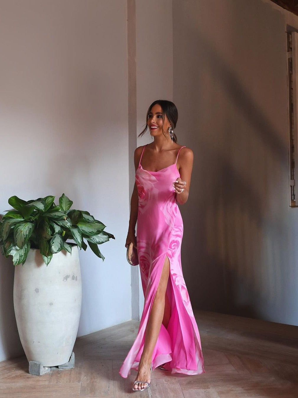 Beautifully Finished Dress in a Timeless Design