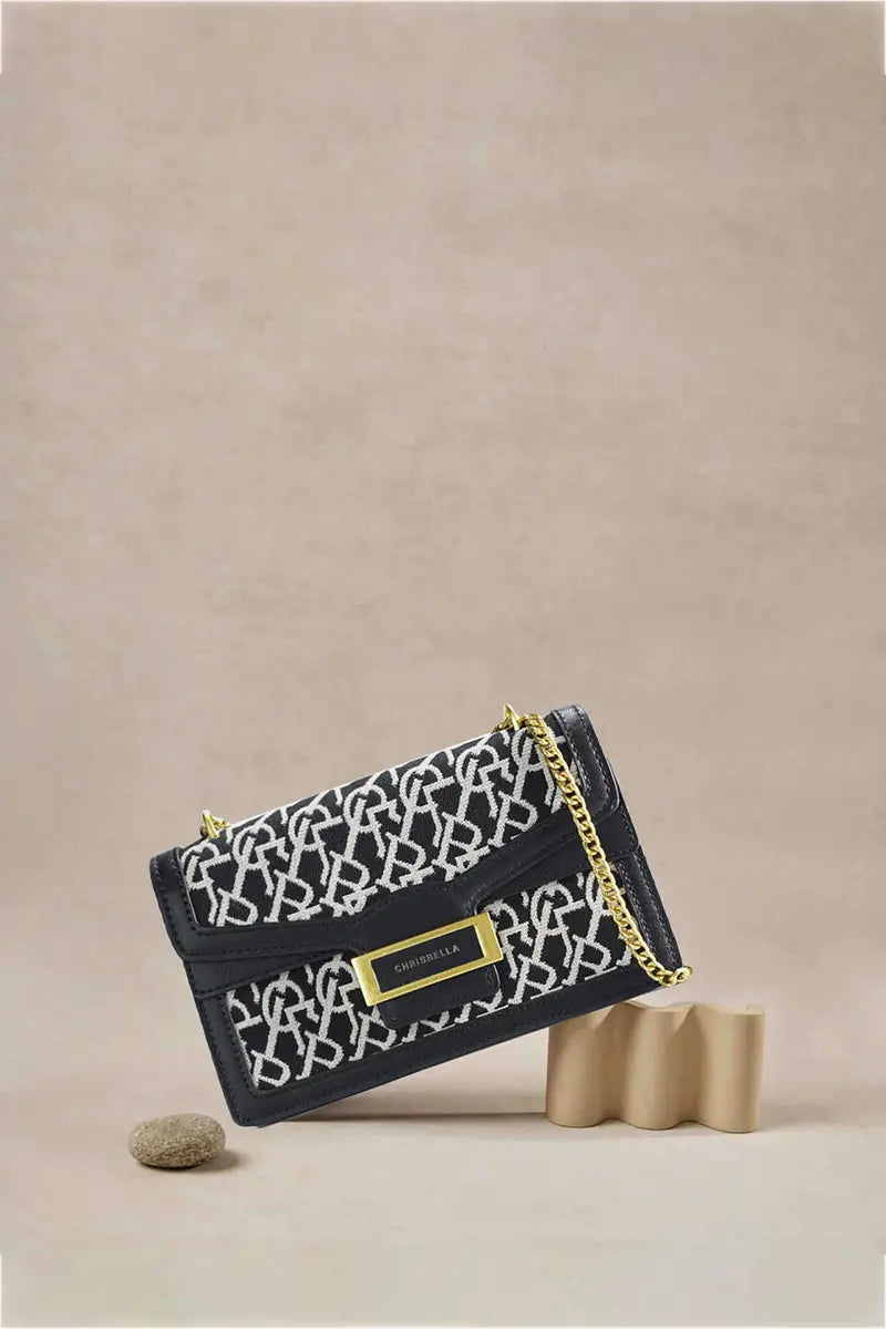 Well Tailored Bag with a Graceful Silhouette