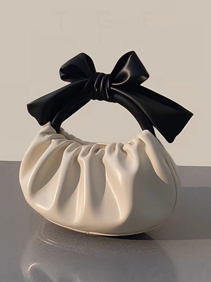 Well Tailored Bag with a Graceful Silhouette