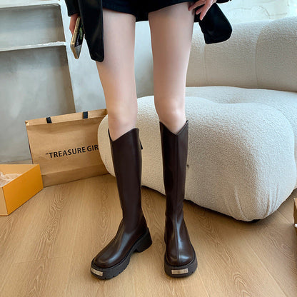 Effortlessly Elegant Boots with a Timeless Design