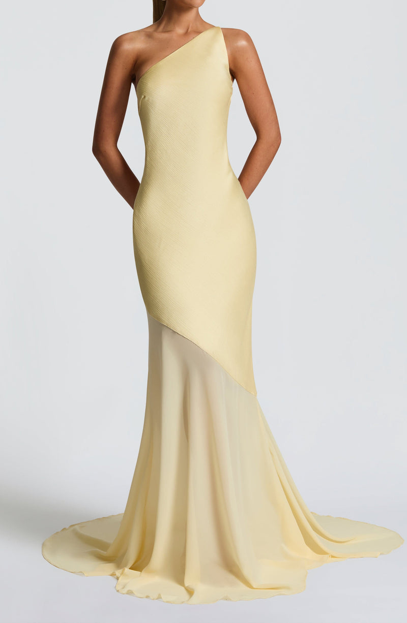Sophisticated Garment with a Clean Classic Look