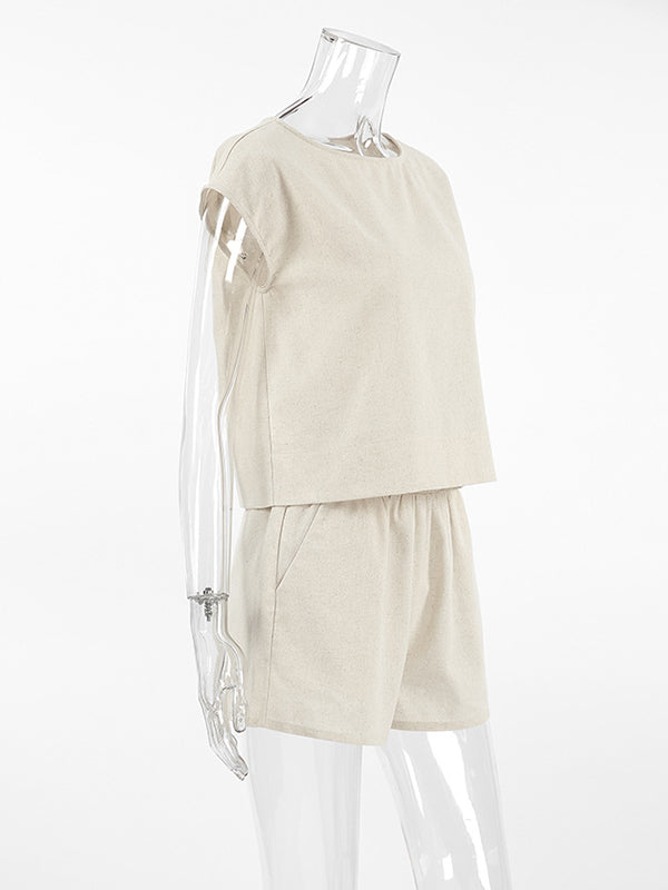 Well Tailored Top with a Graceful Silhouette