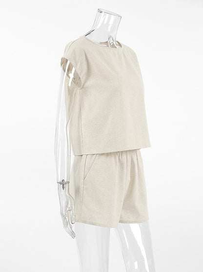 Well Tailored Top with a Graceful Silhouette