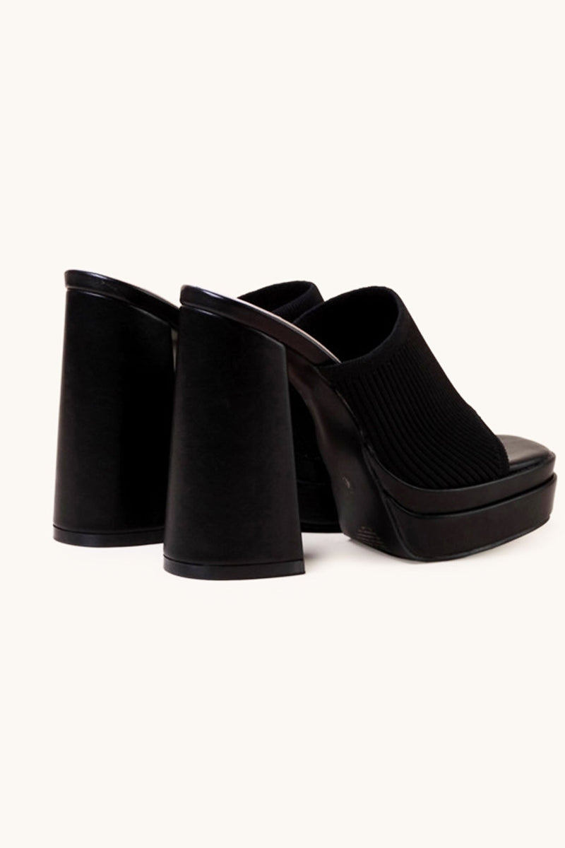 Elegantly Styled Sandals for Everyday Wear