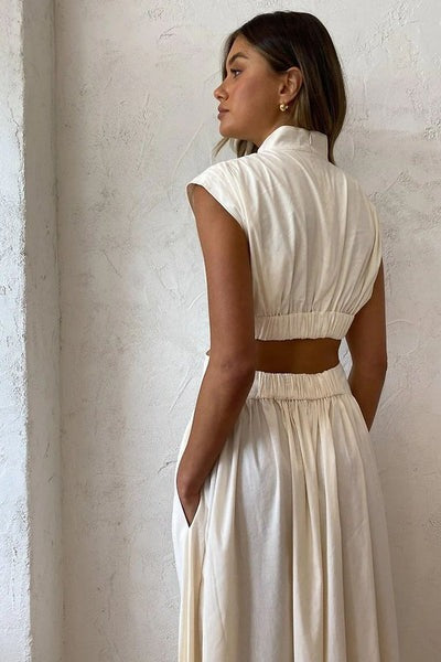 Beautifully Finished Dress in a Timeless Design