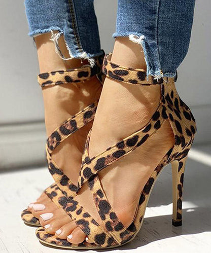 Classic Vintage Sandals with a Flattering Fit
