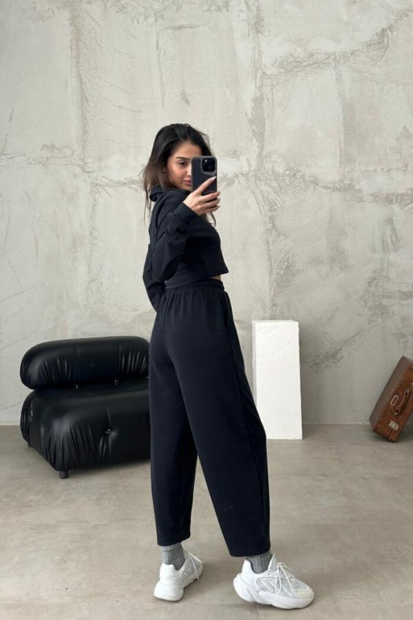 Classic Vintage Pullover with a Flattering Fit