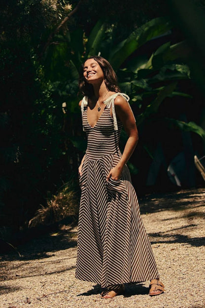 Effortlessly Elegant Dress with a Timeless Design