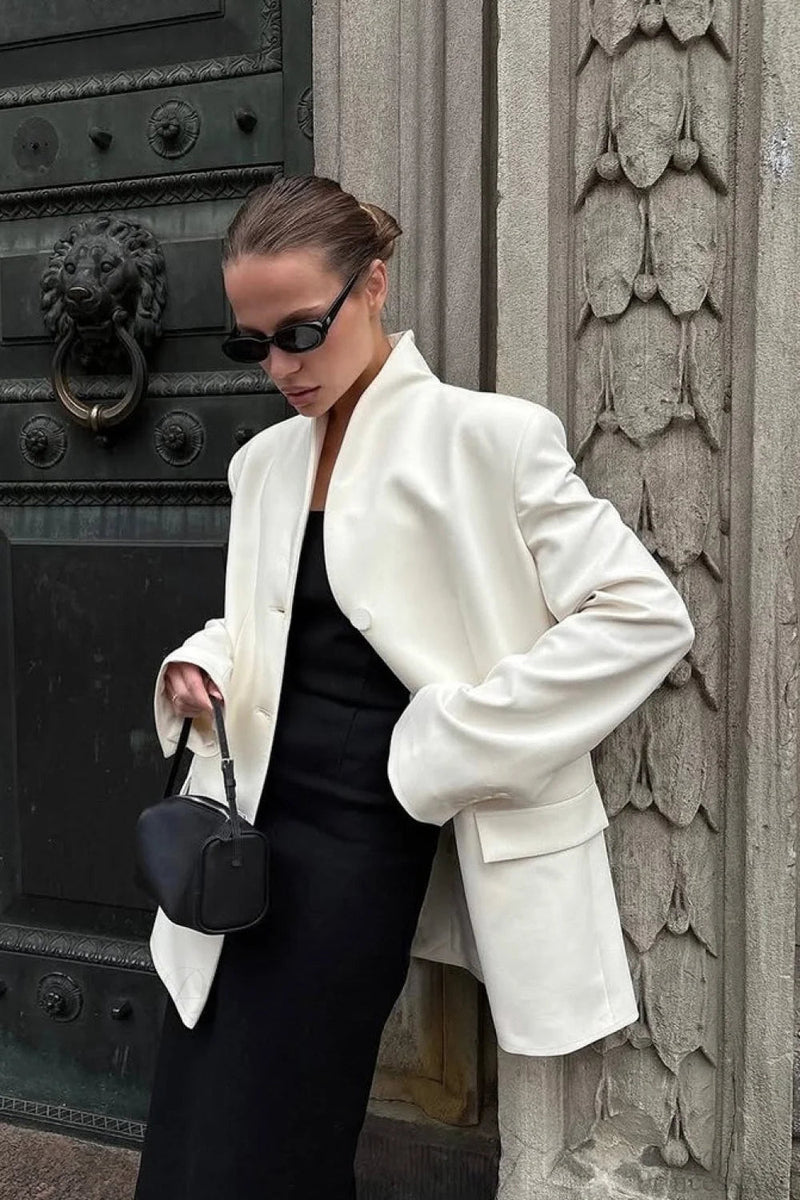 Effortlessly Elegant Coat with a Timeless Design