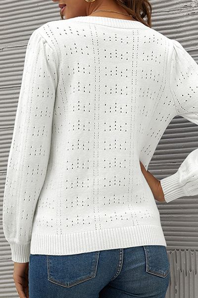 Well Tailored Top with a Graceful Silhouette