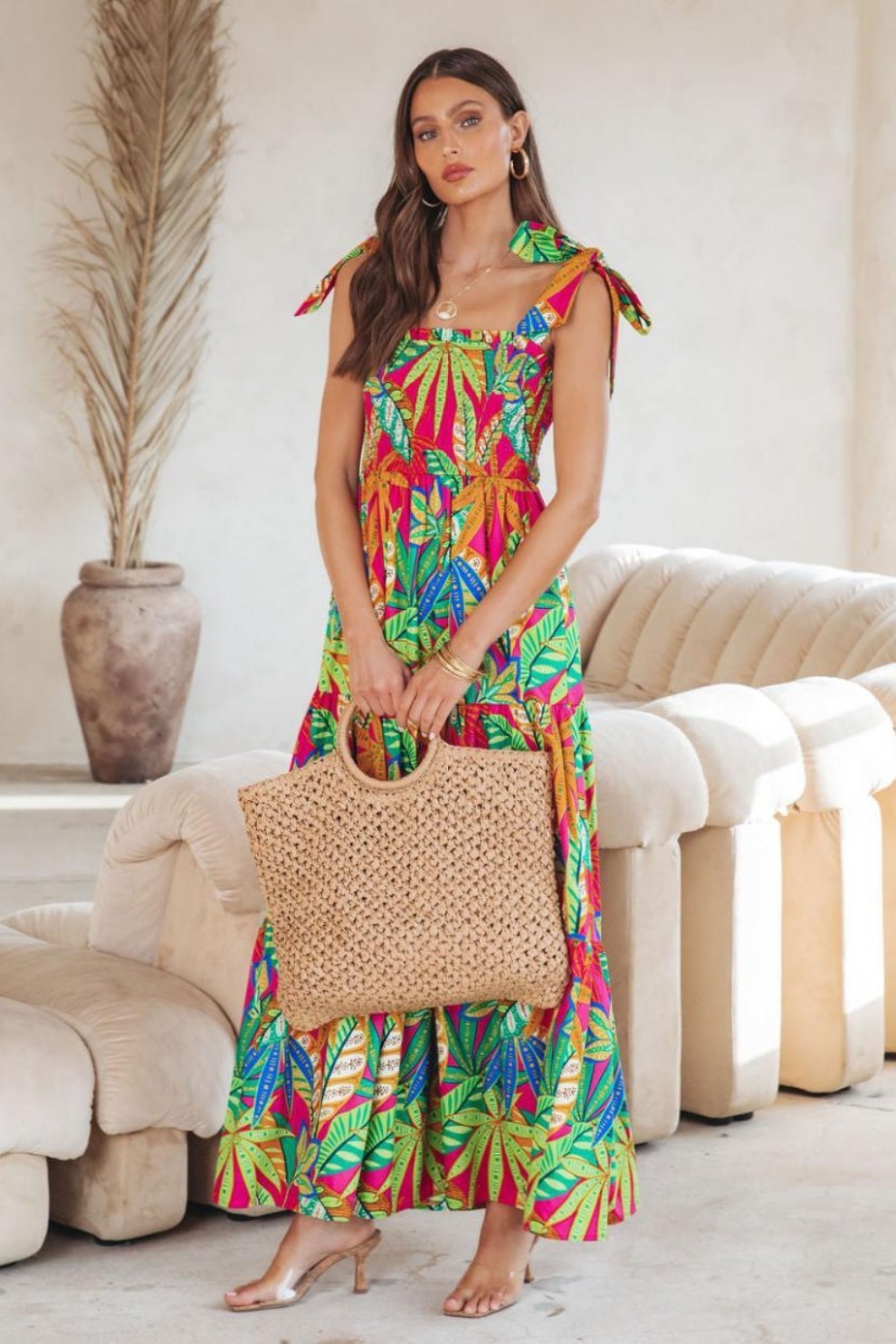 Beautifully Finished Dress in a Timeless Design