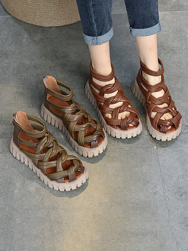 Effortlessly Elegant Sandals with a Timeless Design