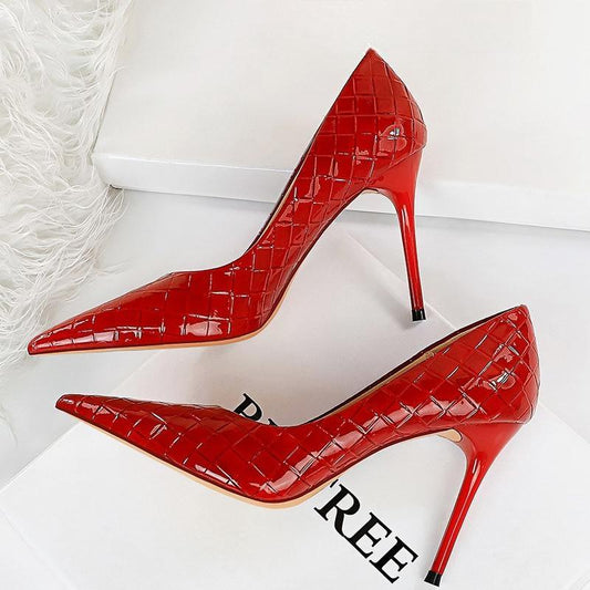 Effortlessly Elegant Heels with a Timeless Design