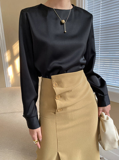 Beautifully Crafted Blouse in a Classic Style