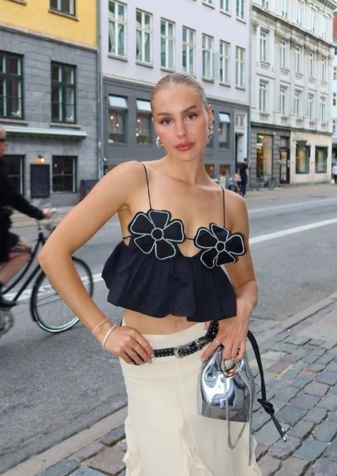 Beautifully Finished Top in a Timeless Design