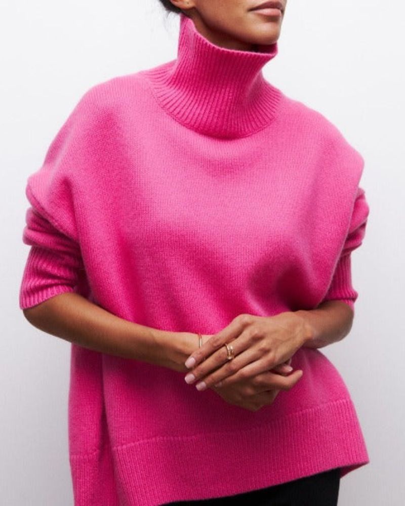 Well Tailored Sweater with a Graceful Silhouette