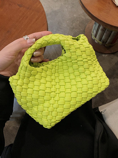 Well Tailored Bag with a Graceful Silhouette