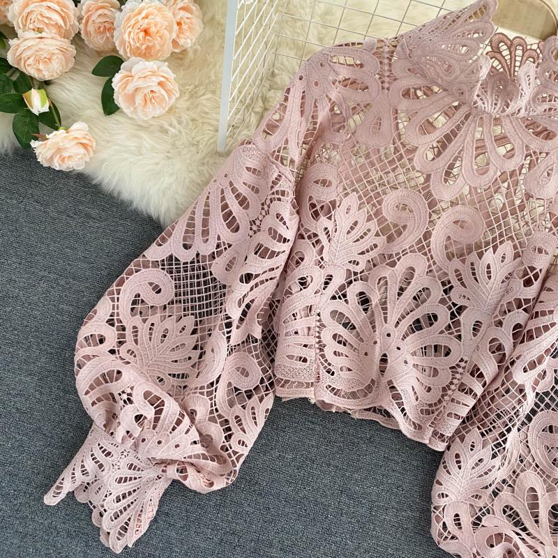 Sophisticated Blouse with a Clean Classic Look