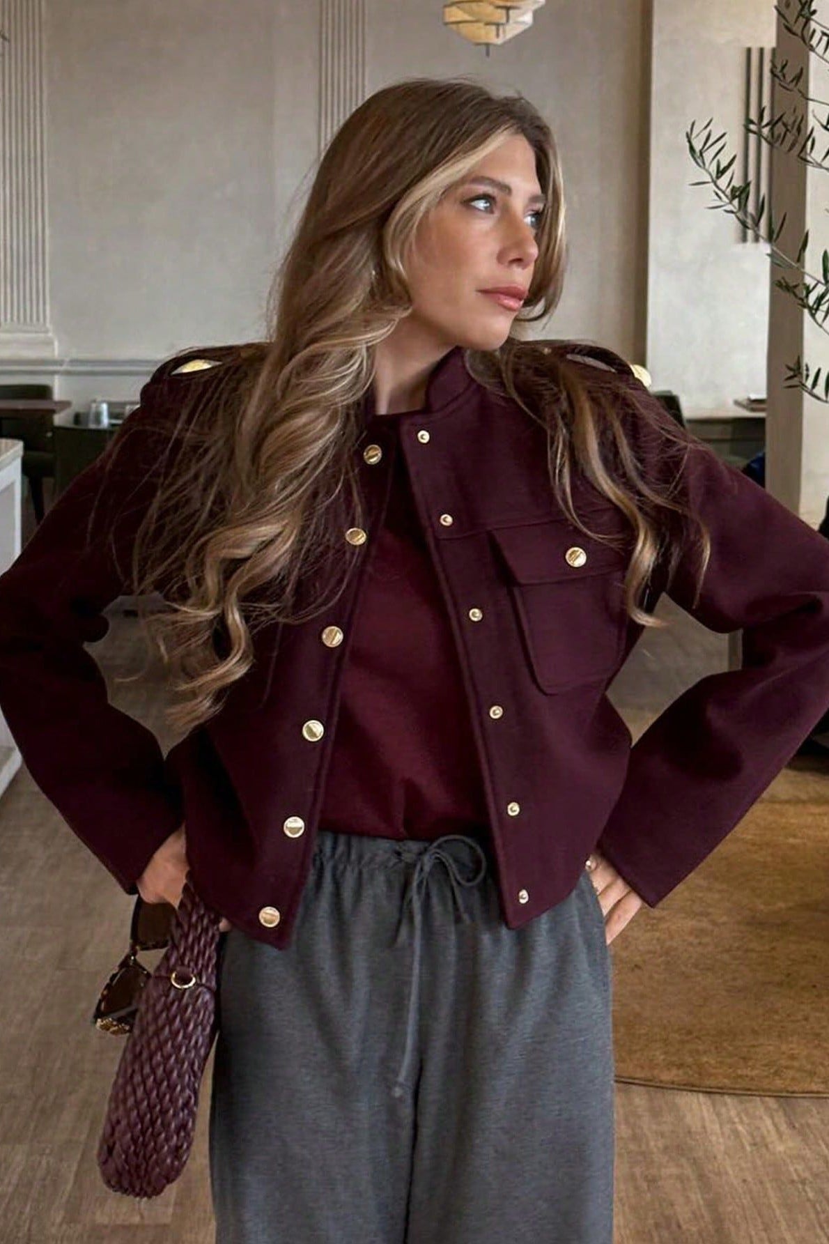 Well Tailored Jacket with a Graceful Silhouette