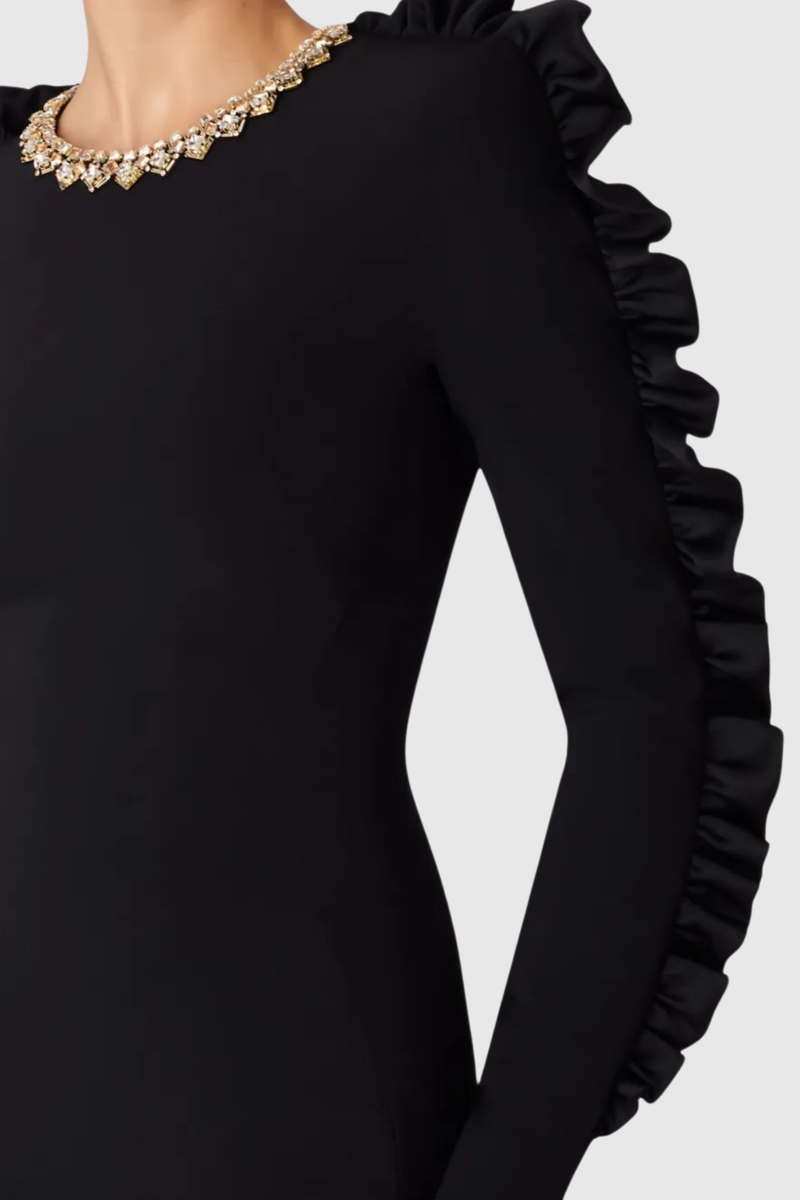 Beautifully Finished Dress in a Timeless Design