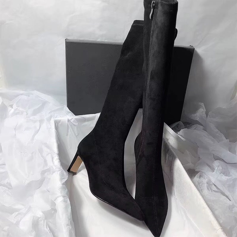 Effortlessly Elegant Boots with a Timeless Design