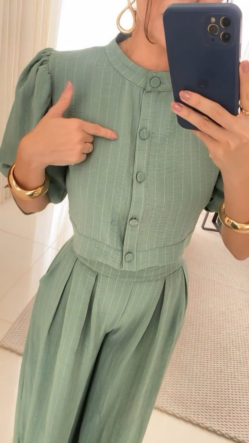 Well Tailored Trousers with a Graceful Silhouette
