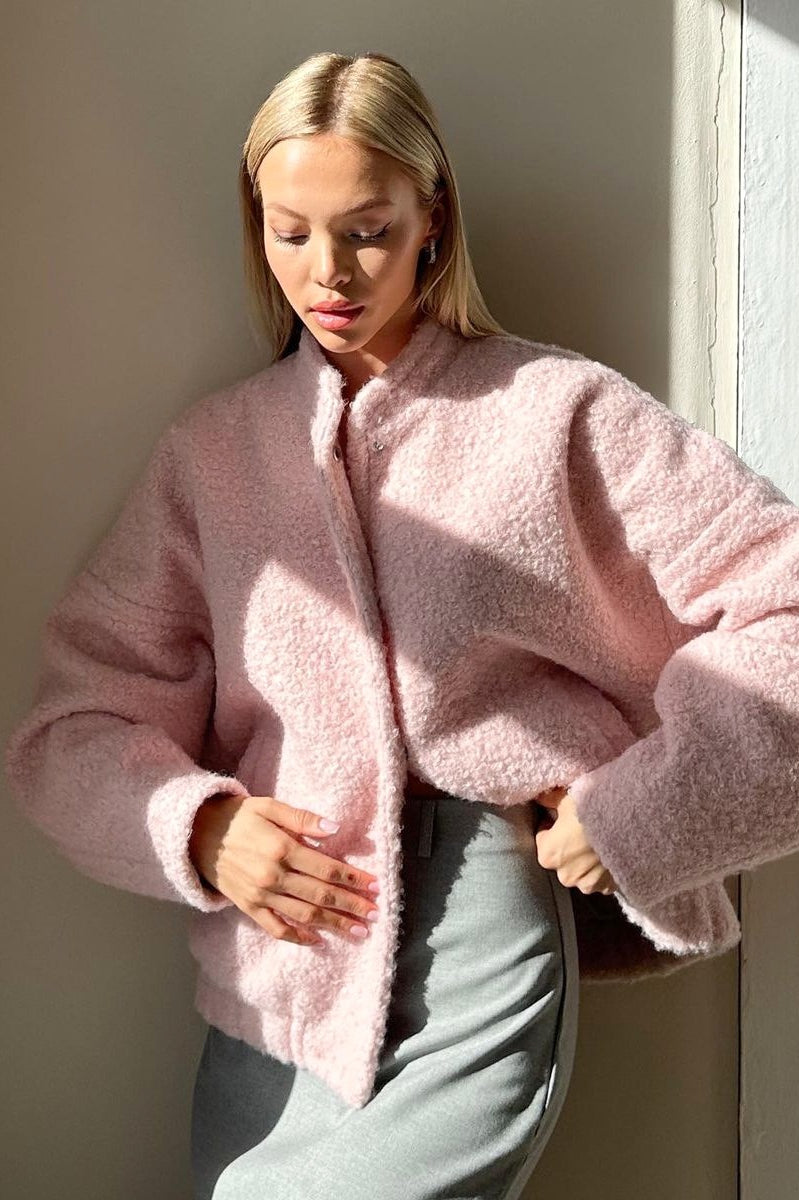 Effortlessly Elegant Jacket with a Timeless Design