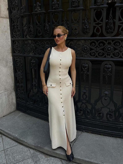 Effortlessly Elegant Dress with a Timeless Design