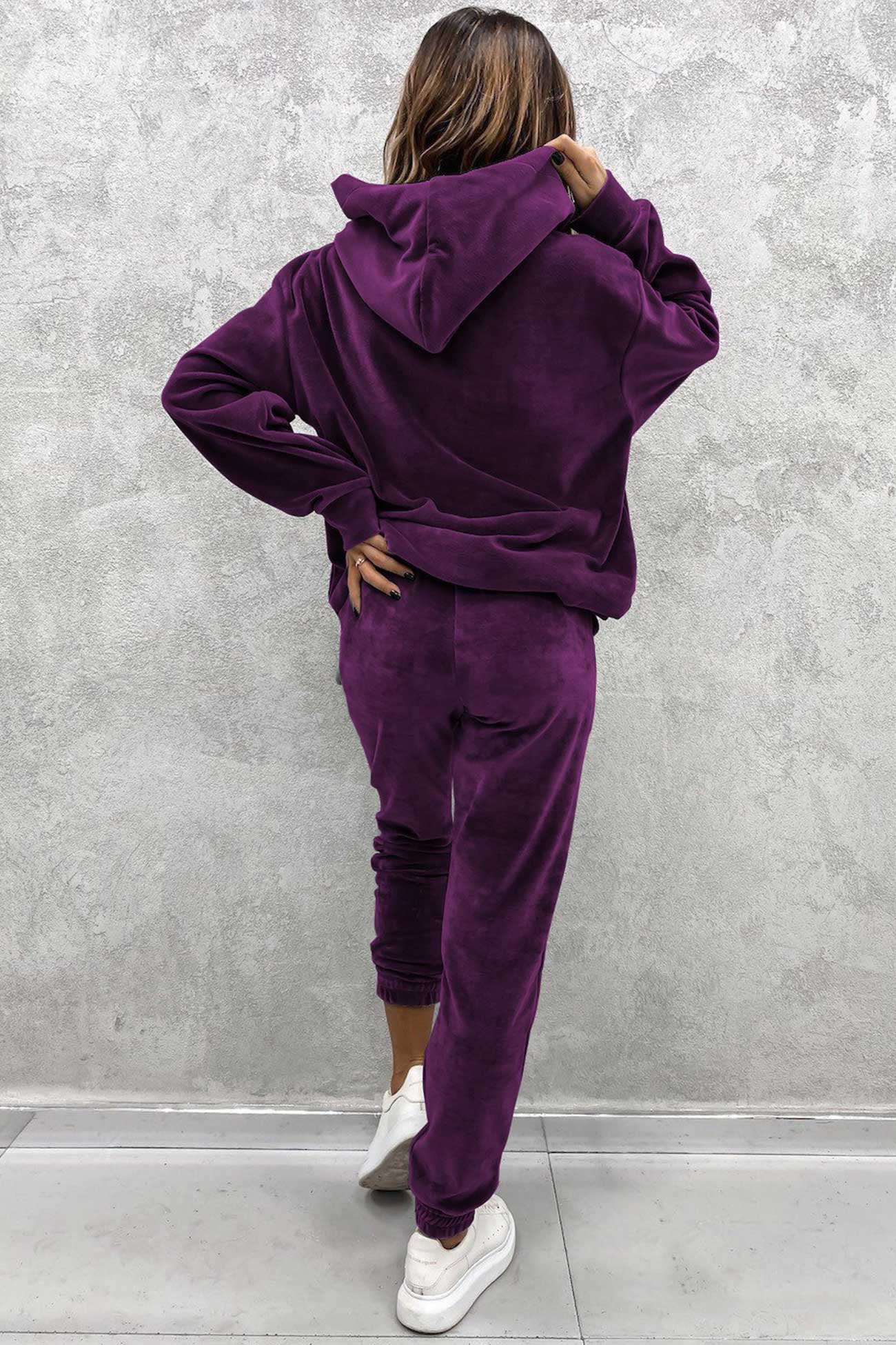 Effortlessly Elegant Pants with a Timeless Design