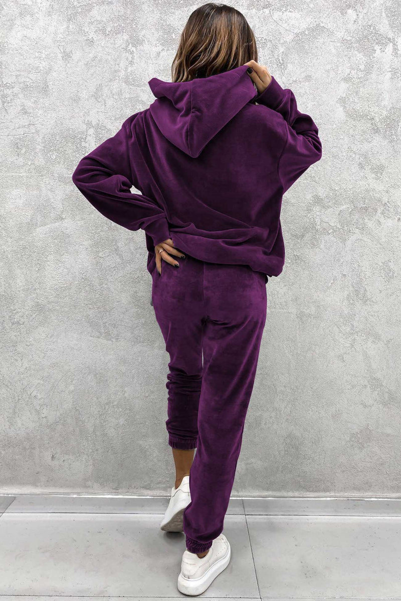 Effortlessly Elegant Pants with a Timeless Design