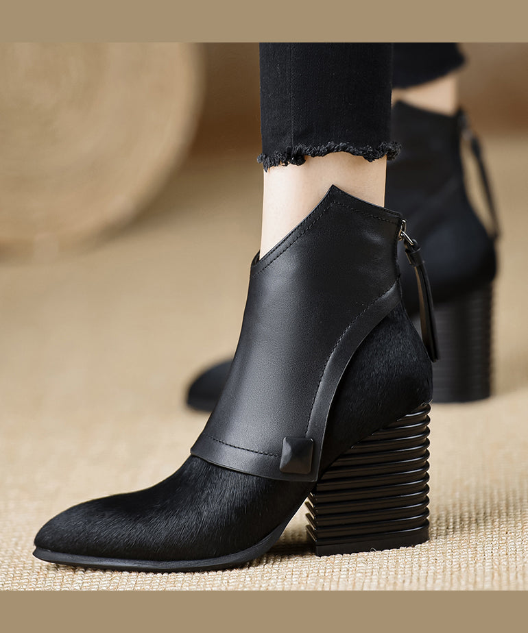 Effortlessly Elegant Boots with a Timeless Design