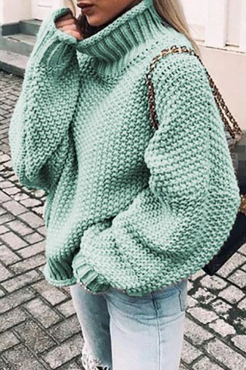 Well Tailored Sweater with a Graceful Silhouette