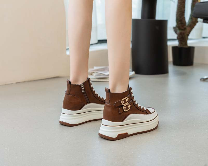 Well Tailored Boots with a Graceful Silhouette