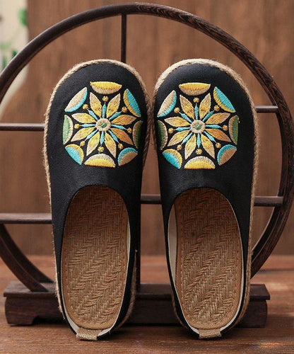 Effortlessly Elegant Shoes with a Timeless Design
