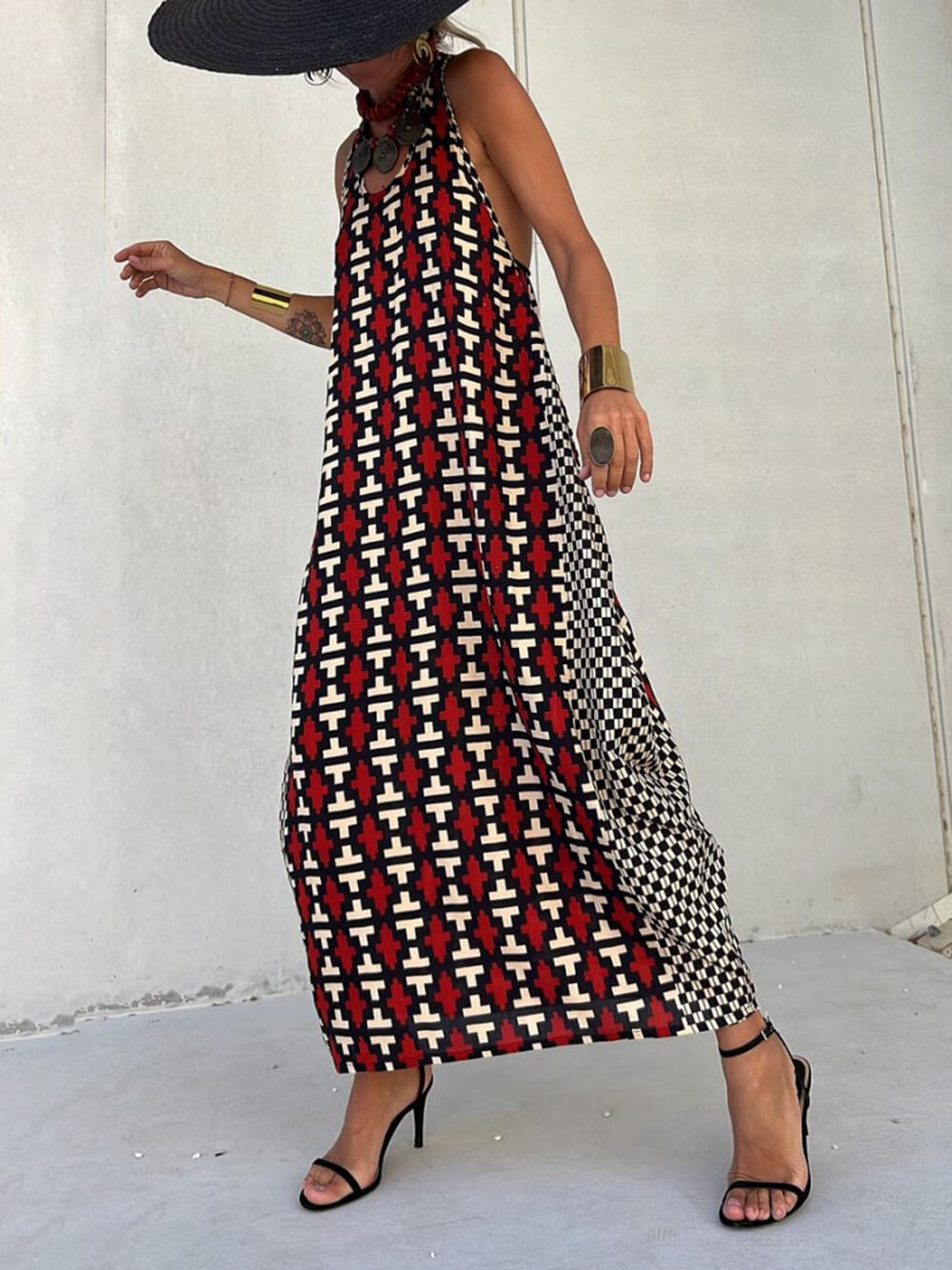 Well Tailored Dress with a Graceful Silhouette
