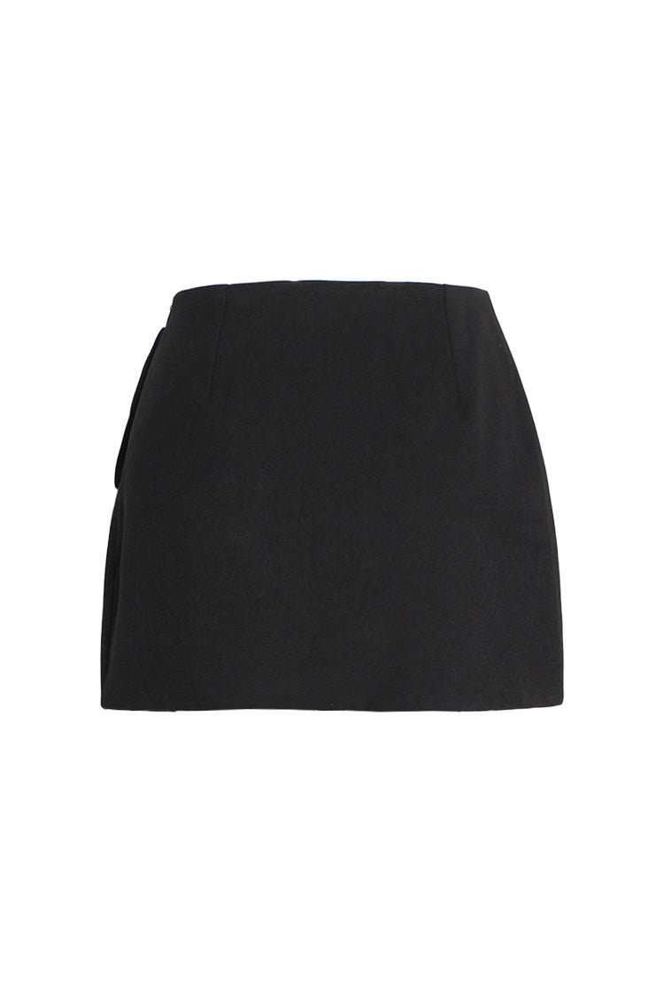 Sophisticated Garment with a Clean Classic Look