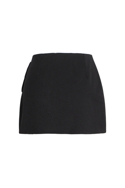 Sophisticated Garment with a Clean Classic Look