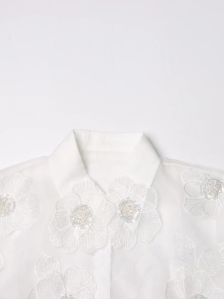 Effortlessly Elegant Blouse with a Timeless Design