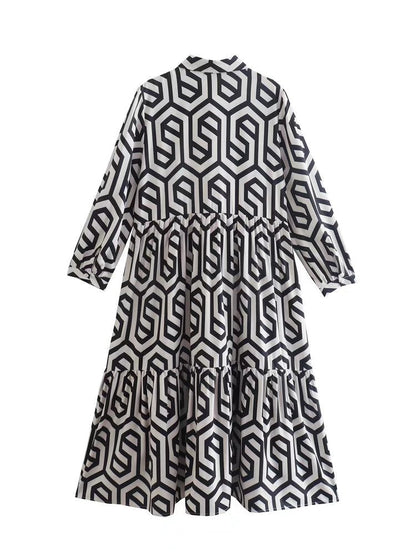 Well Tailored Dress with a Graceful Silhouette