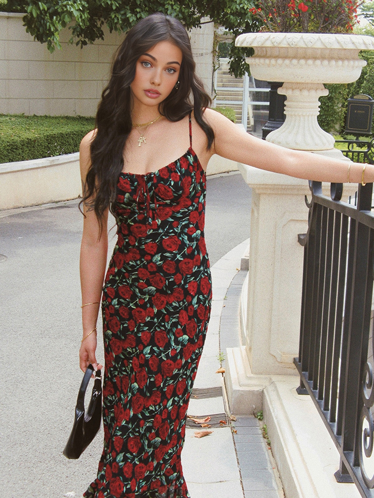 Beautifully Finished Dress in a Timeless Design