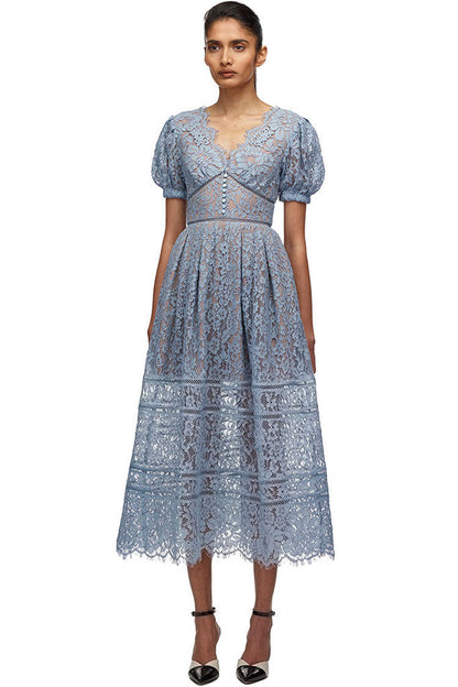 Well Tailored Dress with a Graceful Silhouette