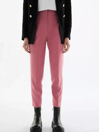 Well Tailored Pants with a Graceful Silhouette