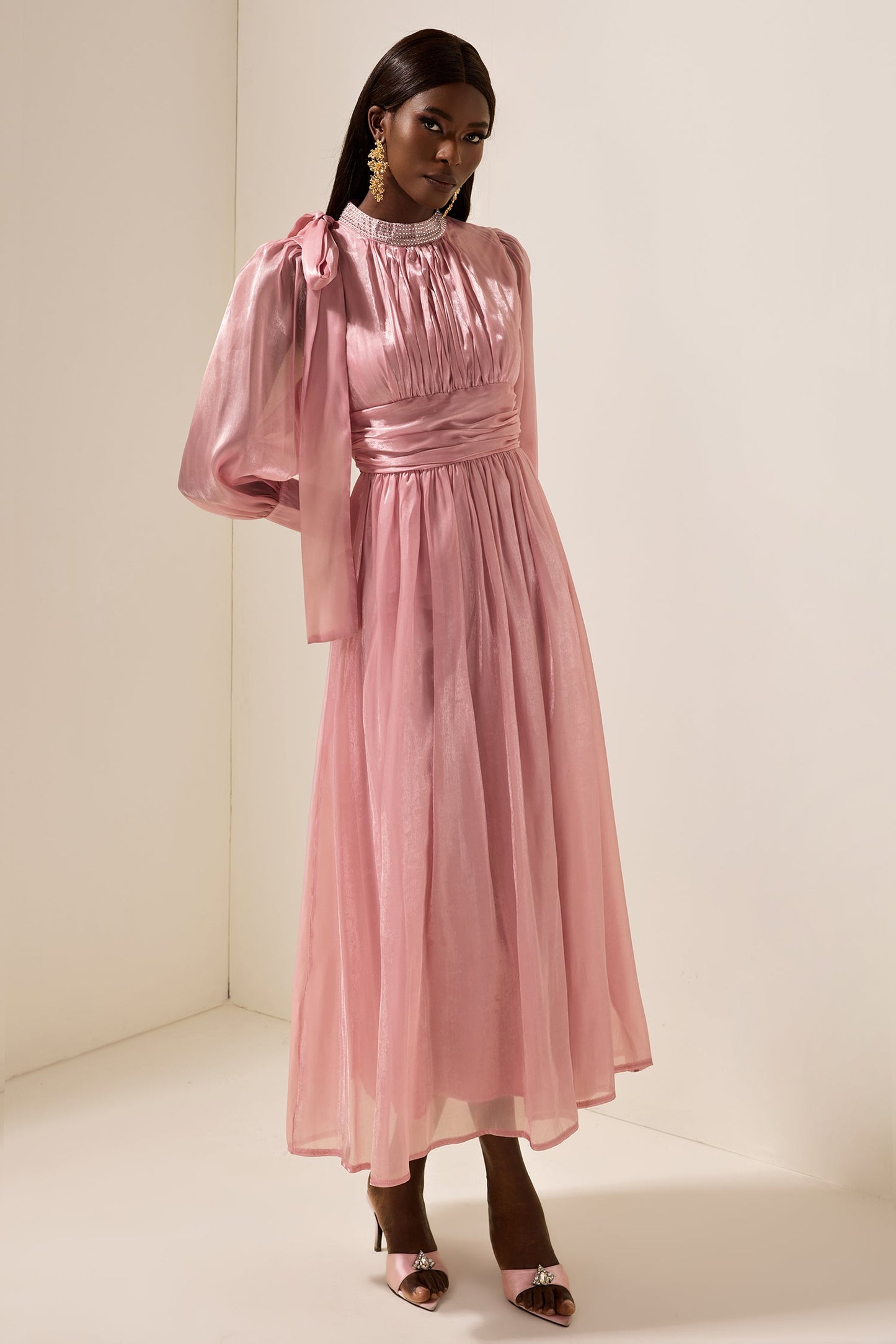 Beautifully Finished Dress in a Timeless Design