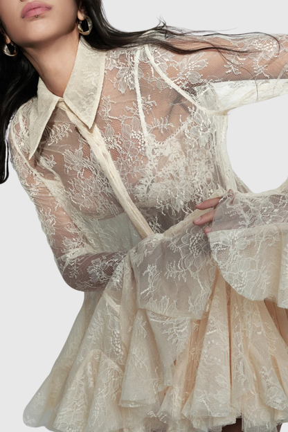 Classic Vintage Blouse with a Flattering Fit