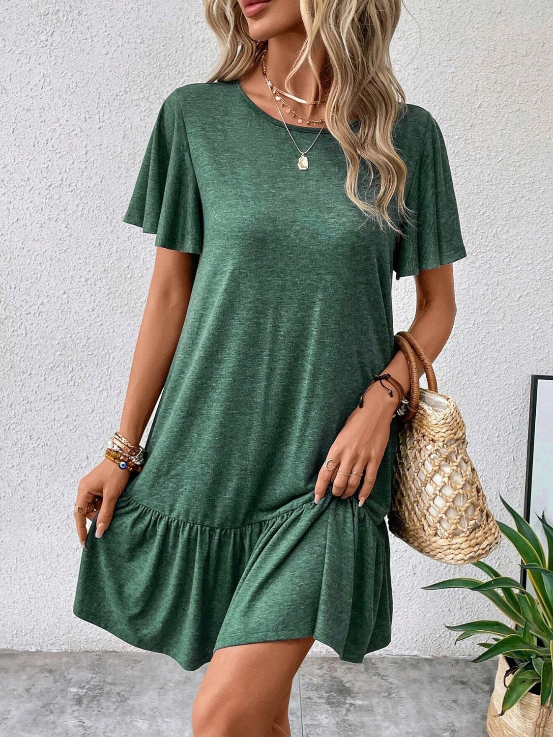 Effortlessly Elegant Dress with a Timeless Design