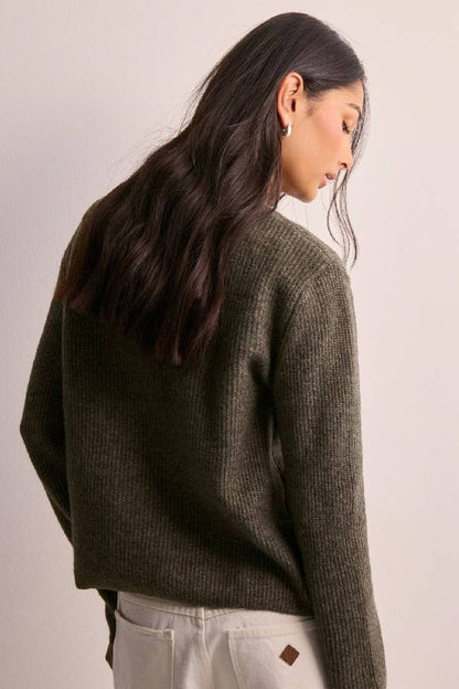 Gracefully Styled Garment for Any Occasion