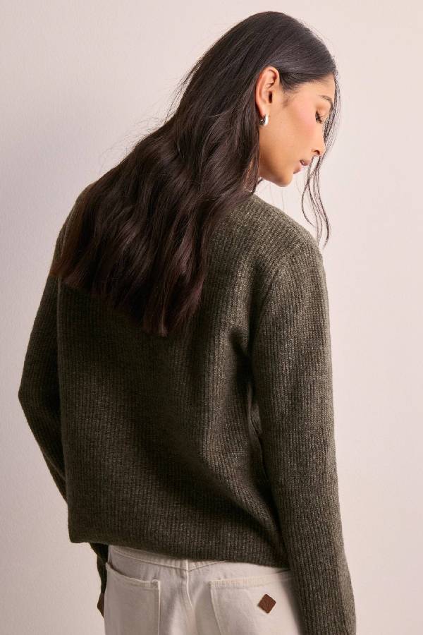 Gracefully Styled Garment for Any Occasion