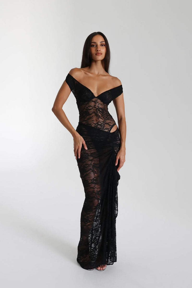 Beautifully Finished Dress in a Timeless Design
